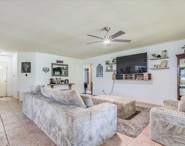 123 Crossroads Dr - Photo Thumbnail 7