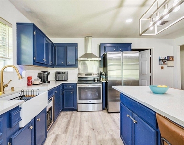 123 Crossroads Dr - Photo Thumbnail 2