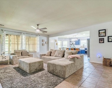 123 Crossroads Dr - Photo Thumbnail 6