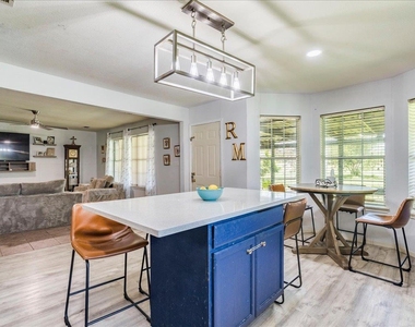 123 Crossroads Dr - Photo Thumbnail 1