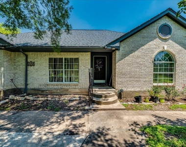 123 Crossroads Dr - Photo Thumbnail 4