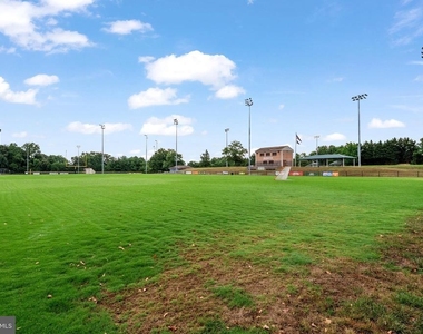 2703 Oak Leaf Court - Photo Thumbnail 25