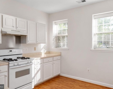 2703 Oak Leaf Court - Photo Thumbnail 13