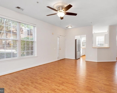 2703 Oak Leaf Court - Photo Thumbnail 5