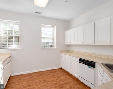 2703 Oak Leaf Court - Photo Thumbnail 12