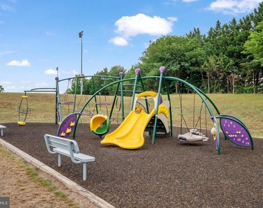 2703 Oak Leaf Court - Photo Thumbnail 24