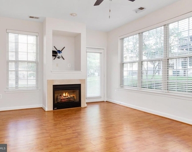 2703 Oak Leaf Court - Photo Thumbnail 4
