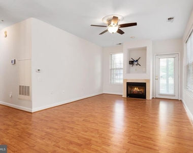 2703 Oak Leaf Court - Photo Thumbnail 3