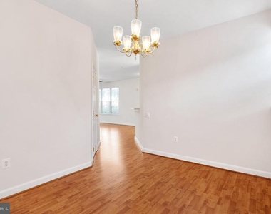 2703 Oak Leaf Court - Photo Thumbnail 9