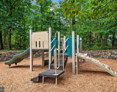2703 Oak Leaf Court - Photo Thumbnail 40