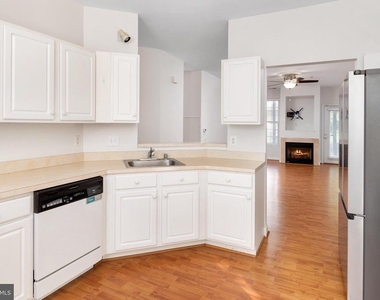 2703 Oak Leaf Court - Photo Thumbnail 10