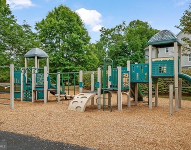 2703 Oak Leaf Court - Photo Thumbnail 37