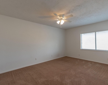 5506 Grover Ave - Photo Thumbnail 6