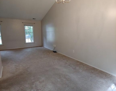 1910 Harcourt Avenue - Photo Thumbnail 6