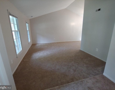 1910 Harcourt Avenue - Photo Thumbnail 3