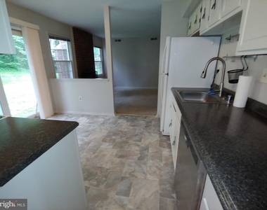 1910 Harcourt Avenue - Photo Thumbnail 7
