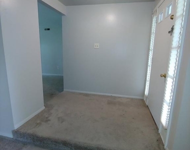 1910 Harcourt Avenue - Photo Thumbnail 2