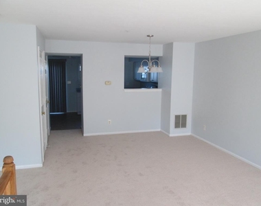 7959 River Rock Way - Photo Thumbnail 3