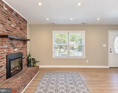 919 Truro Lane - Photo Thumbnail 4