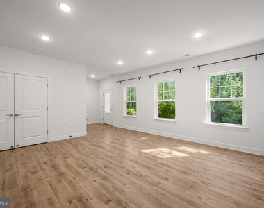 1523 Burnell Drive - Photo Thumbnail 4