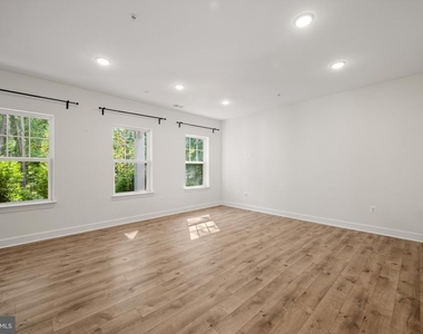 1523 Burnell Drive - Photo Thumbnail 5