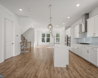 1523 Burnell Drive - Photo Thumbnail 16