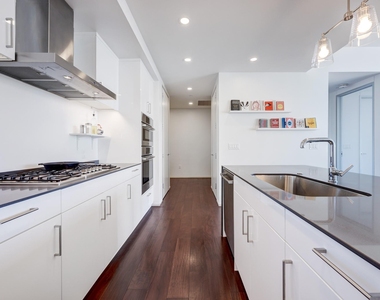 301 West Ave - Photo Thumbnail 8
