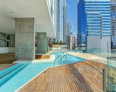 301 West Ave - Photo Thumbnail 31