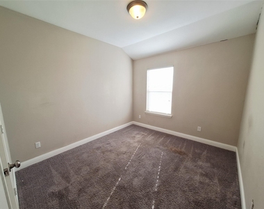 3304 De Torres Cir - Photo Thumbnail 24