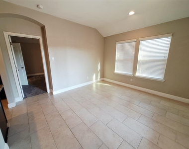 3304 De Torres Cir - Photo Thumbnail 13