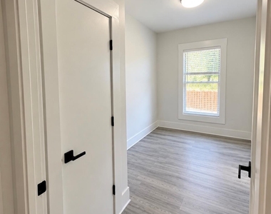 608 E Pecan St - Photo Thumbnail 6