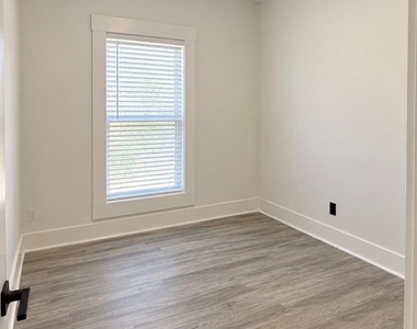 608 E Pecan St - Photo Thumbnail 8