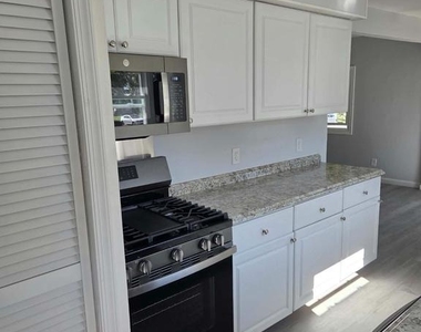 49 Lea Road - Photo Thumbnail 5