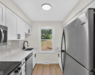 4800 Plum Run Court - Photo Thumbnail 11