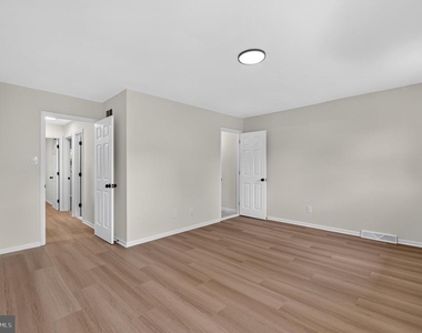 4800 Plum Run Court - Photo Thumbnail 6