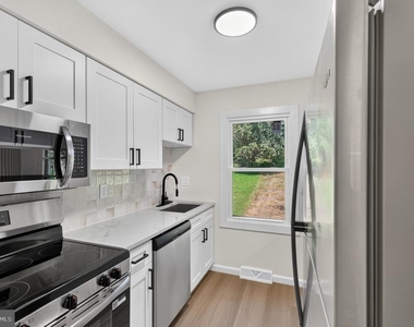 4800 Plum Run Court - Photo Thumbnail 12