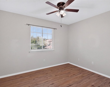 720 Settlement St - Photo Thumbnail 18
