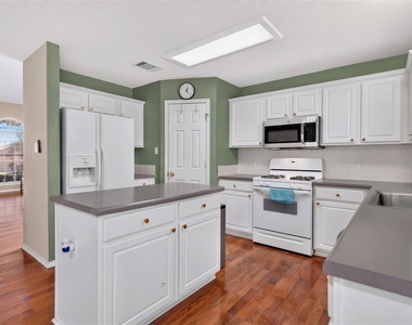 720 Settlement St - Photo Thumbnail 7