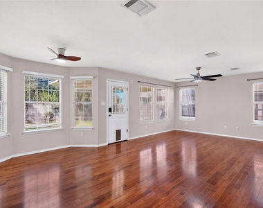 720 Settlement St - Photo Thumbnail 5