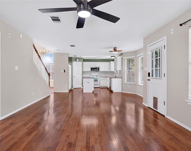 720 Settlement St - Photo Thumbnail 6