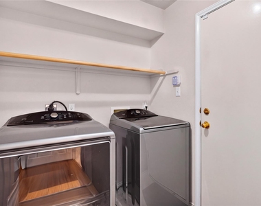 720 Settlement St - Photo Thumbnail 9
