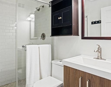 409 Constitution Avenue Ne - Photo Thumbnail 17