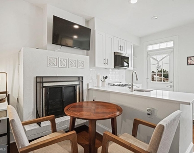 409 Constitution Avenue Ne - Photo Thumbnail 5