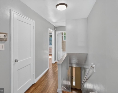 206 Webster Street Ne - Photo Thumbnail 4