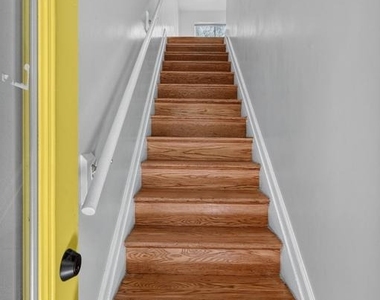 206 Webster Street Ne - Photo Thumbnail 3