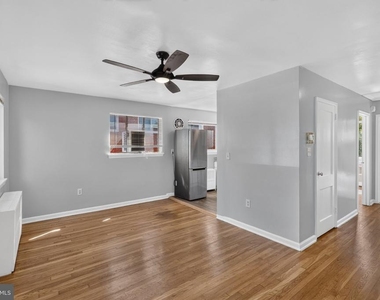 206 Webster Street Ne - Photo Thumbnail 13