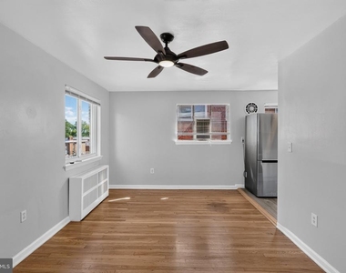 206 Webster Street Ne - Photo Thumbnail 5