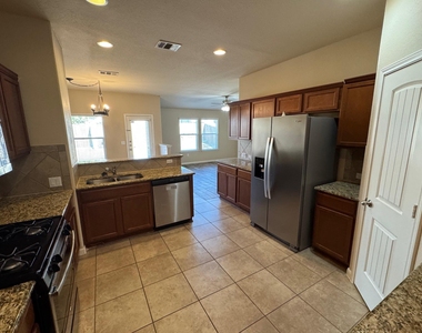 424 Langely - Photo Thumbnail 2