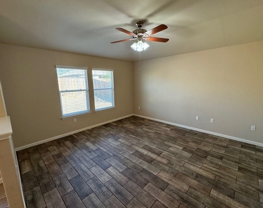 424 Langely - Photo Thumbnail 6