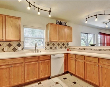 1201 Heritage Hill Cv - Photo Thumbnail 3